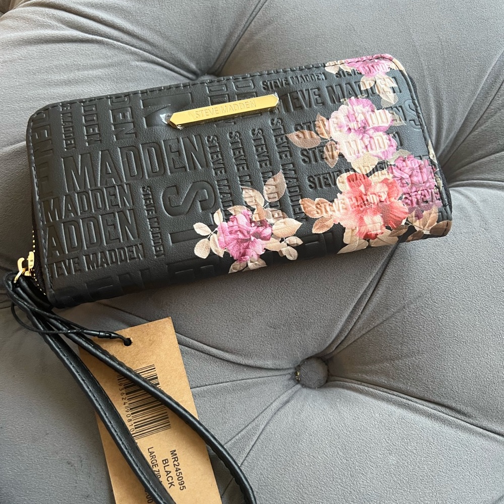 Steve Madden wristlet wallet